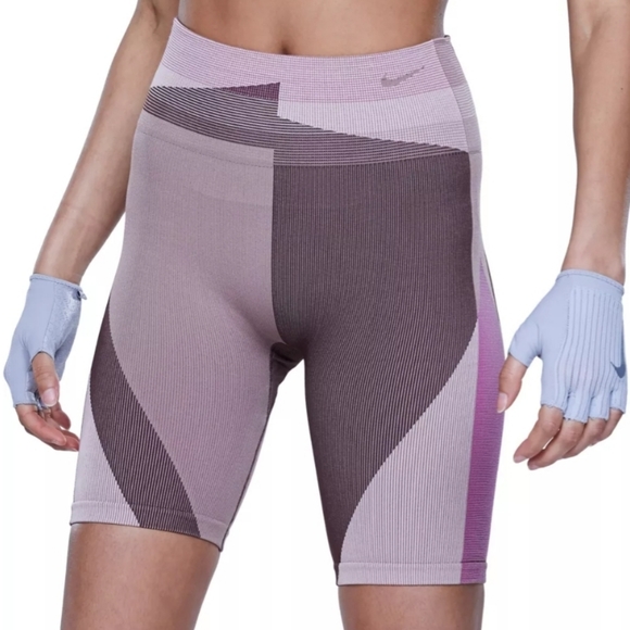 Nike Icon Clash Sculpt Seamless 8" Training Shorts - Picture 11 of 11